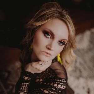 Meet your Posher, Cymone